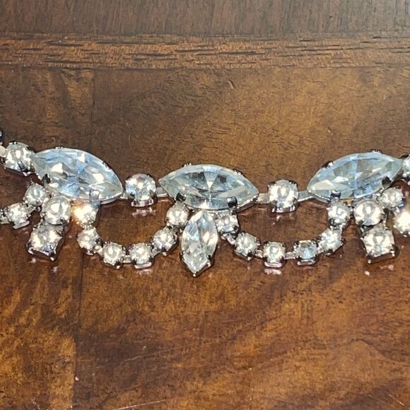 Vintage feston design clear crystal 16” necklace - Picture 4 of 7